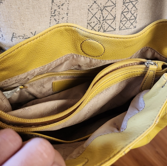 **TIGNANELLO** yellow leather shoulder bag with built-in wallet. - Picture 6 of 14